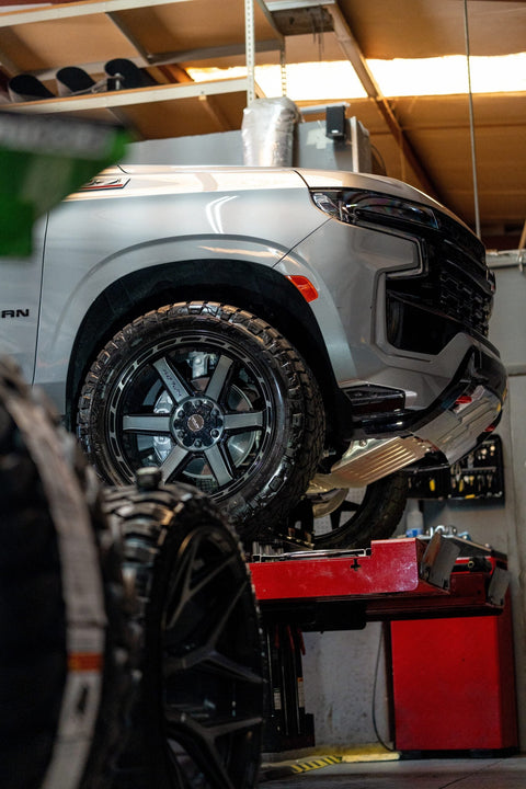 CHEVROLET SUBURBAN 4PLAY WHEELS 4P63 RIMS 22X10 285X50X22 NITTO TIRES STOCK SUSPENSION