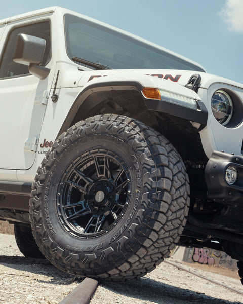 Jeep Gladiator 4PLAY Wheels 4PS20 Rims 17×9 35×12.5×17 Tires Stock Suspension