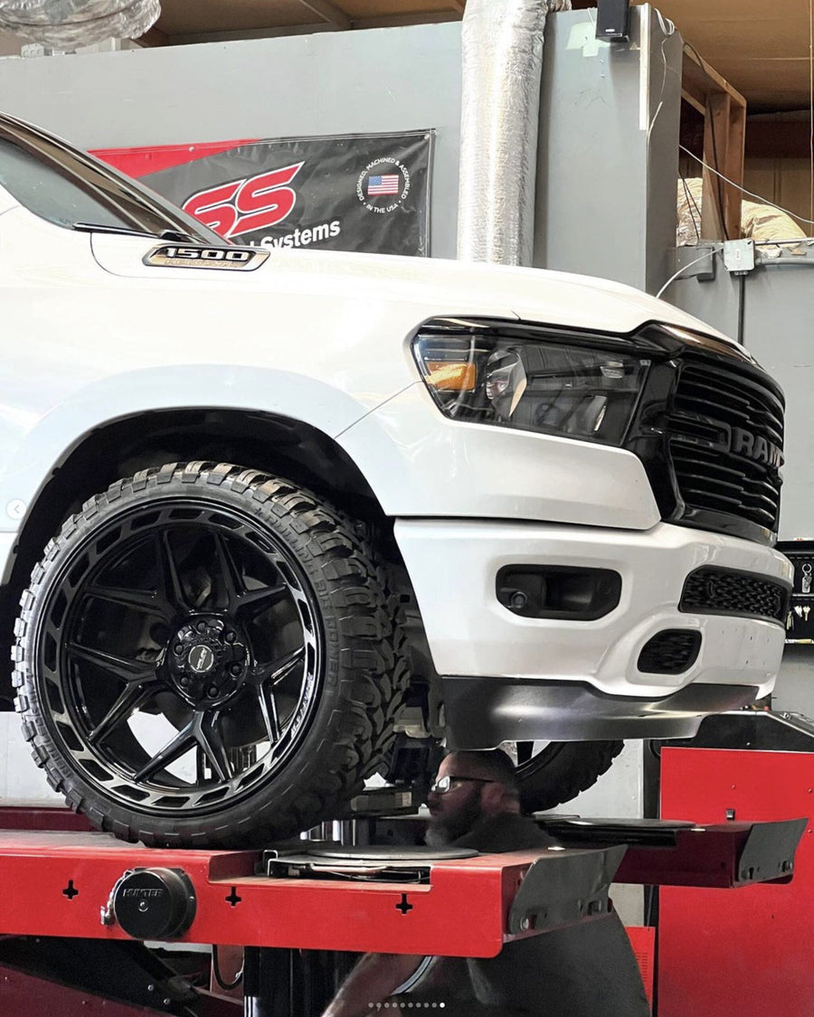 RAM 1500 4PLAY WHEELS 4P55 24X12 33X12.5X24 STOCK SUSPENSION