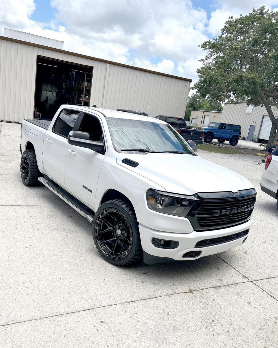 RAM 1500 4PLAY WHEELS 4P55 24X12 33X12.5X24 STOCK SUSPENSION