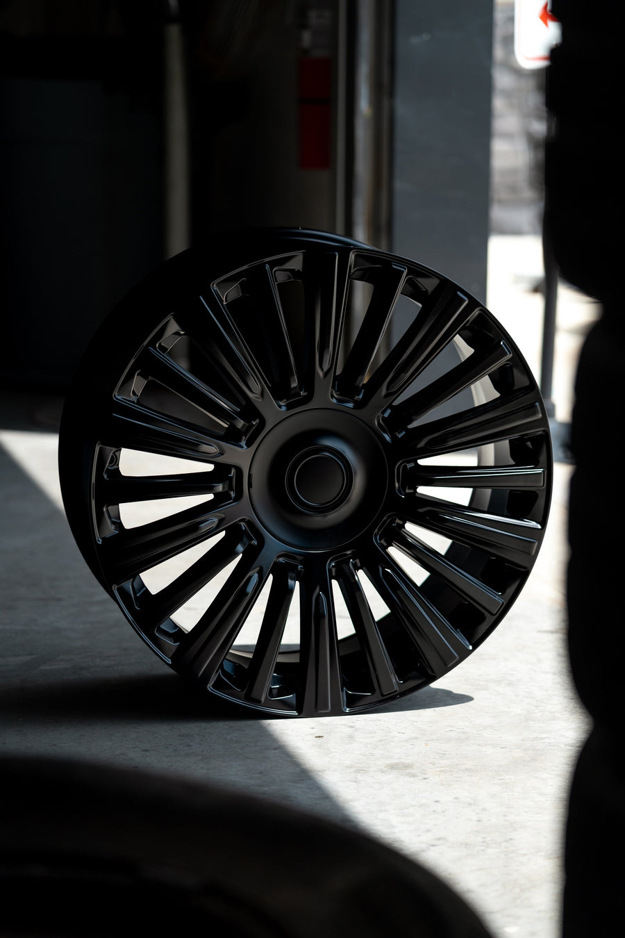 OE Wheels CA92 Lifestyle Photos