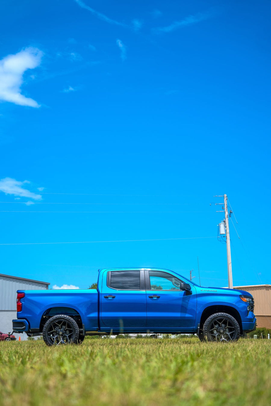 CHEVROLET SILVERADO 4PLAY WHEELS 4P06 22X10 285X50X22 NITTO TIRE 2.5 INCH LEVELING KIT SUSPENSION