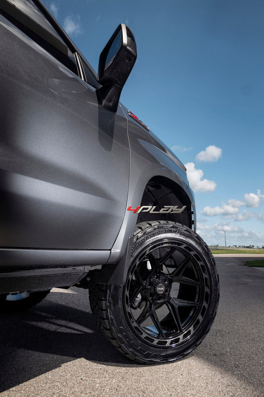 CHEVROLET SILVERADO 4PLAY WHEELS 4P55 24X12 35X12.5X24 NITTO TIRES