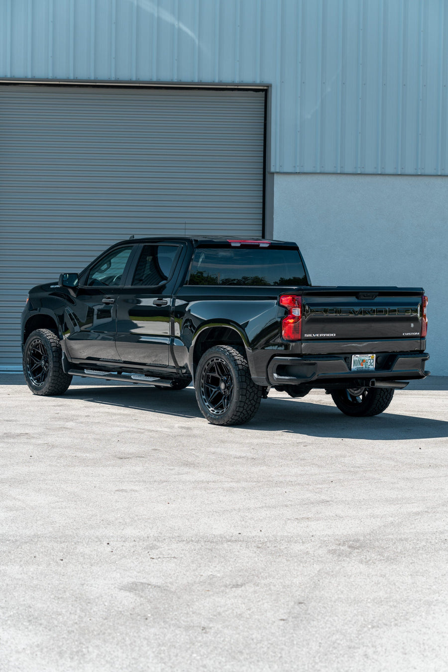 CHEVROLET SILVERADO 4PLAY WHEELS RIMS 4P55 22X10 33X12.5X22 NITTO TIRES