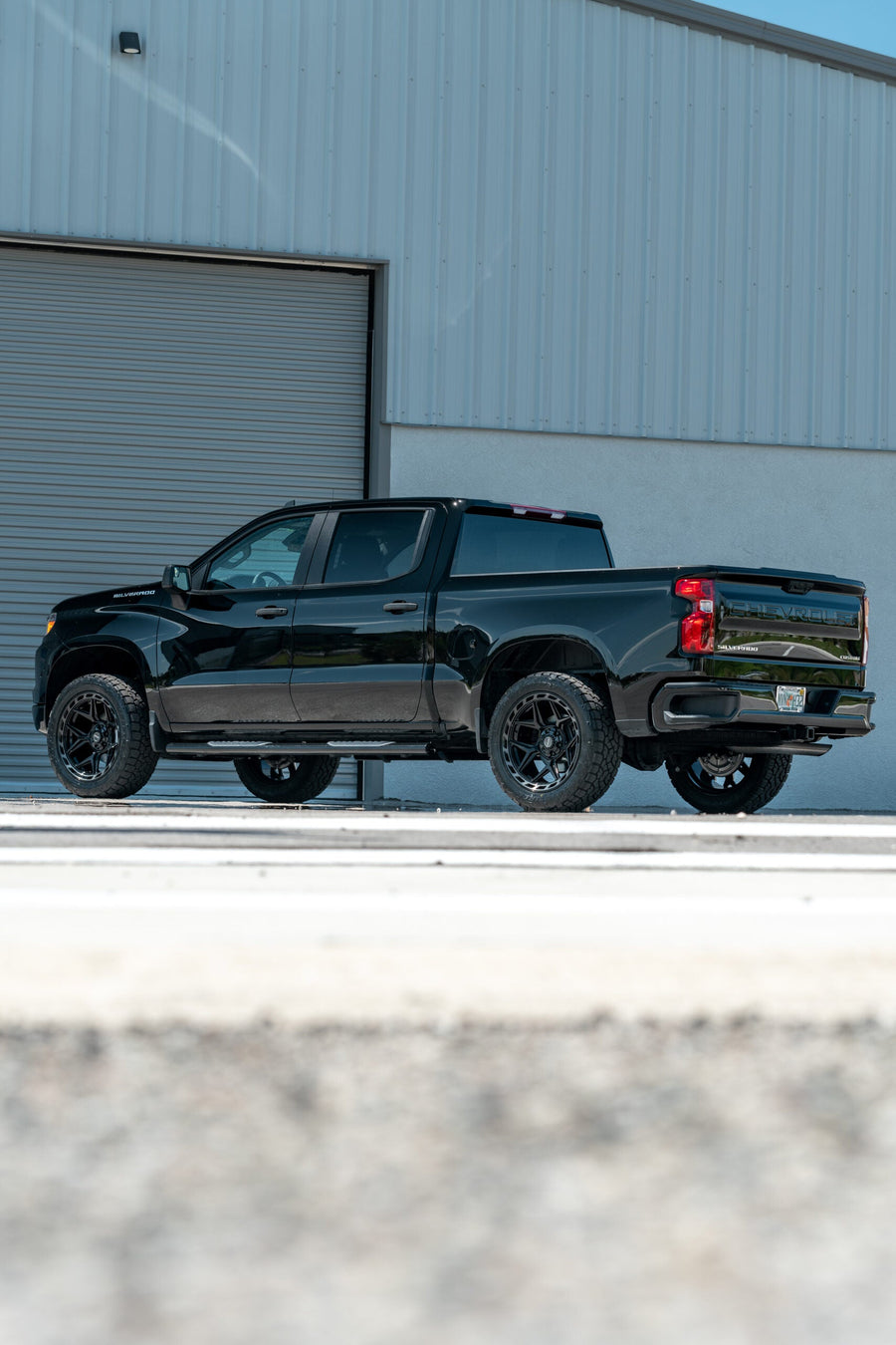 CHEVROLET SILVERADO 4PLAY WHEELS RIMS 4P55 22X10 33X12.5X22 NITTO TIRES