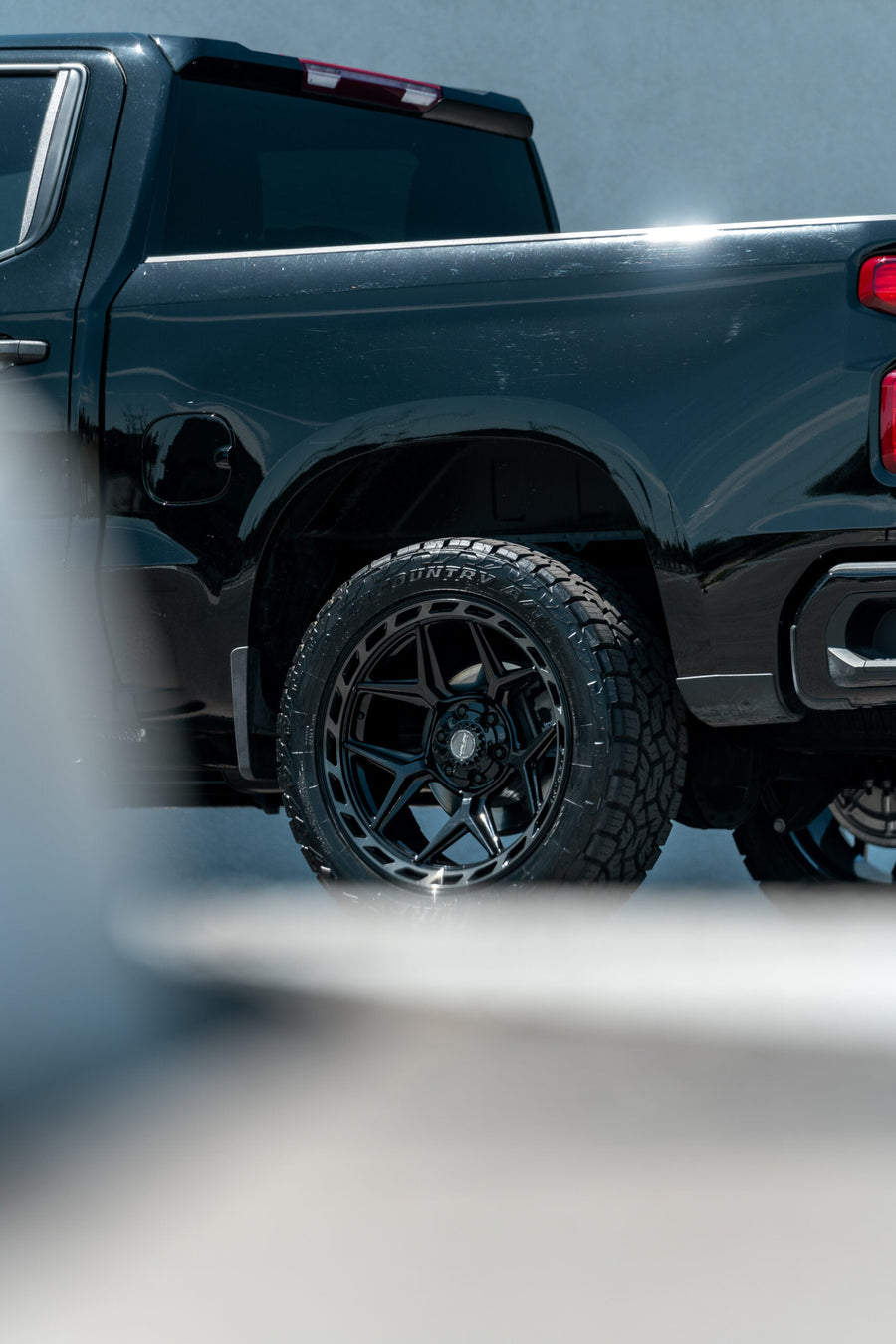 CHEVROLET SILVERADO 4PLAY WHEELS RIMS 4P55 22X10 33X12.5X22 NITTO TIRES