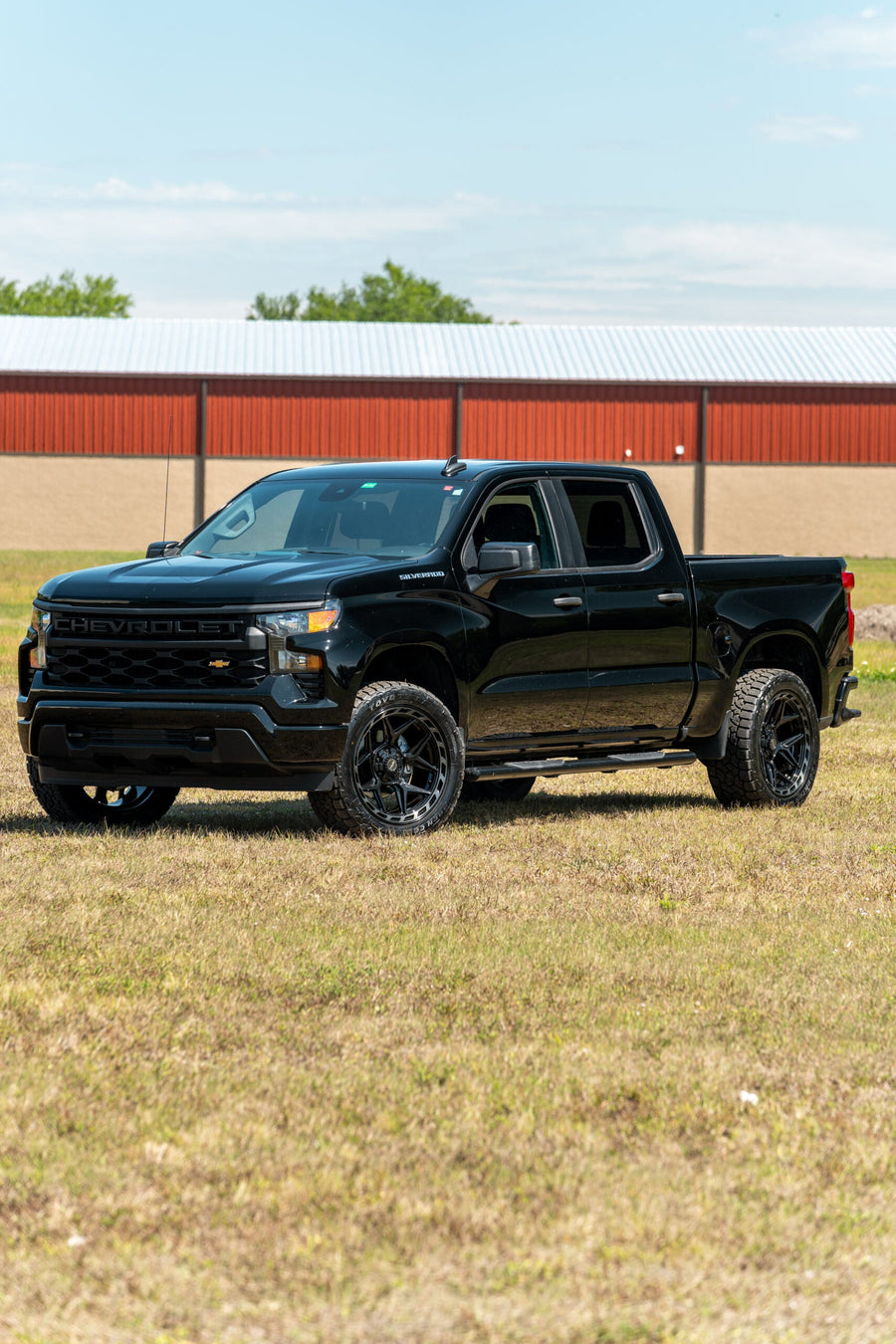 CHEVROLET SILVERADO 4PLAY WHEELS RIMS 4P55 22X10 33X12.5X22 NITTO TIRES