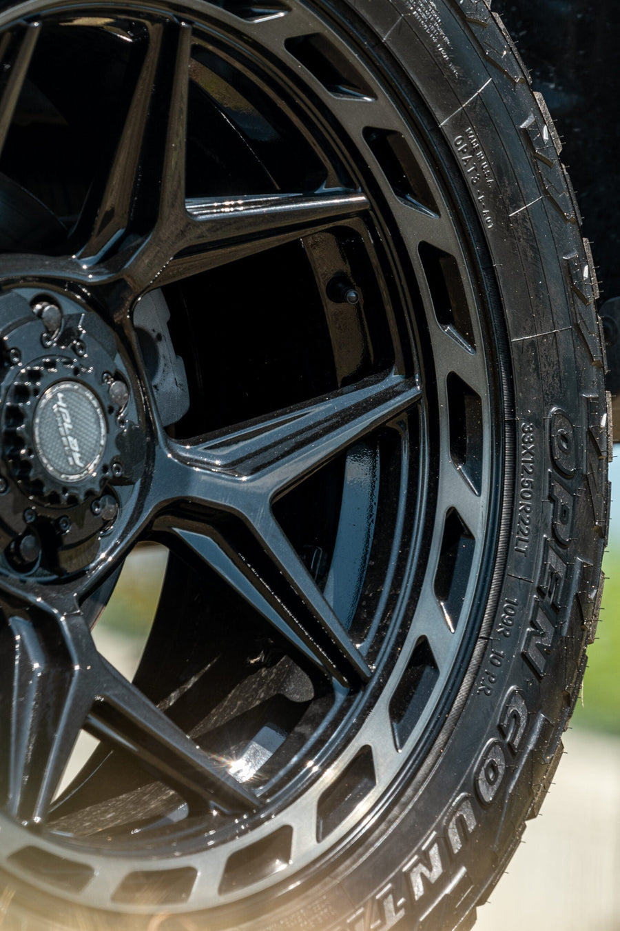 CHEVROLET SILVERADO 4PLAY WHEELS RIMS 4P55 22X10 33X12.5X22 NITTO TIRES