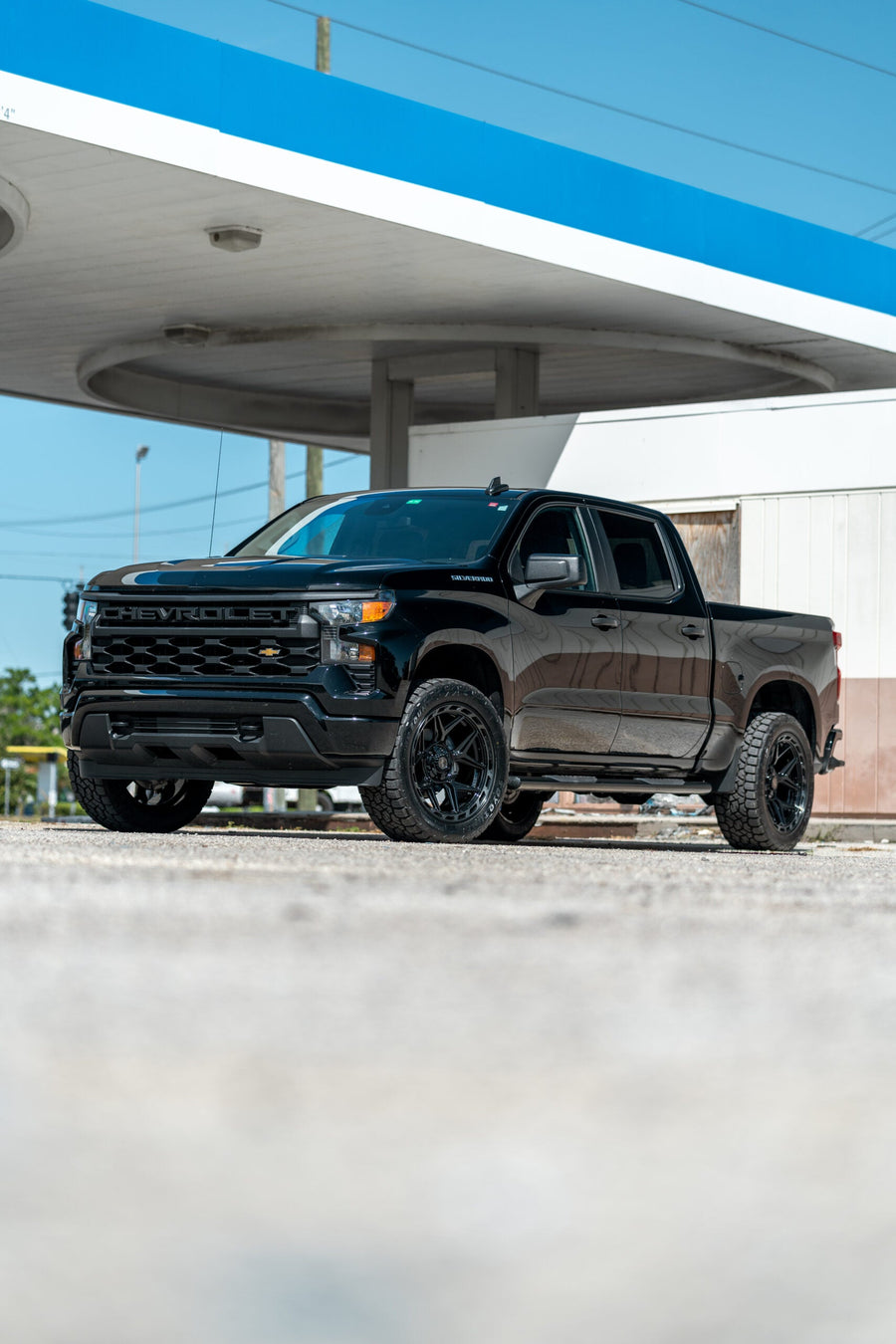 CHEVROLET SILVERADO 4PLAY WHEELS RIMS 4P55 22X10 33X12.5X22 NITTO TIRES