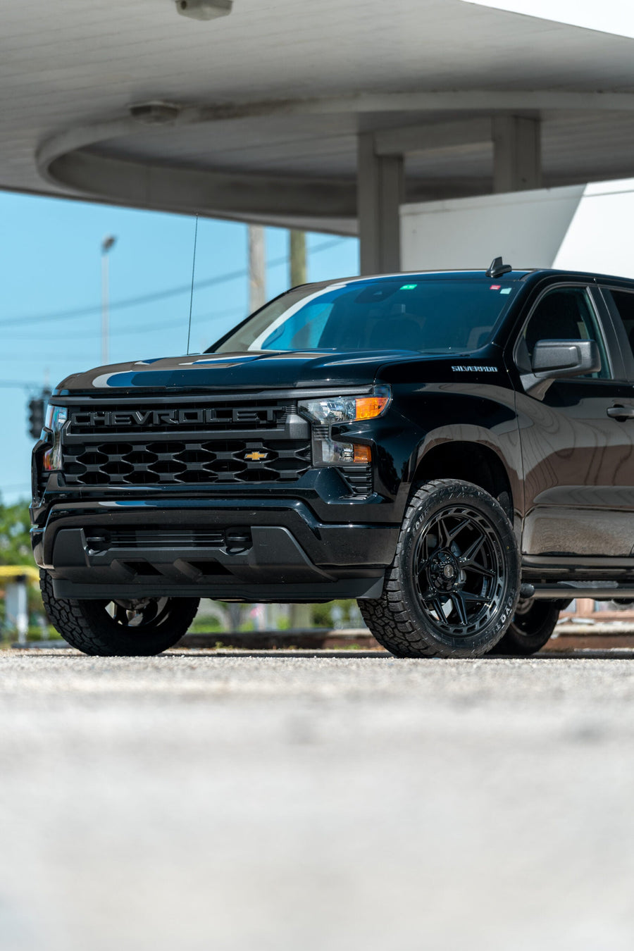 CHEVROLET SILVERADO 4PLAY WHEELS RIMS 4P55 22X10 33X12.5X22 NITTO TIRES
