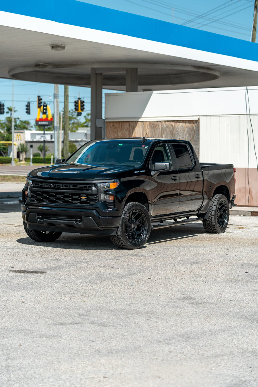 CHEVROLET SILVERADO 4PLAY WHEELS RIMS 4P55 22X10 33X12.5X22 NITTO TIRES