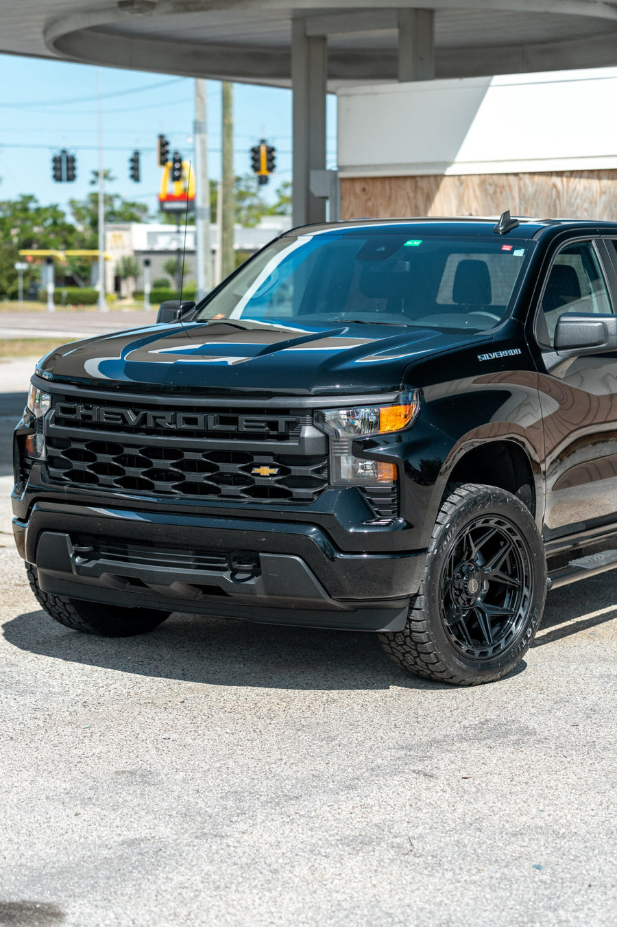CHEVROLET SILVERADO 4PLAY WHEELS RIMS 4P55 22X10 33X12.5X22 NITTO TIRES