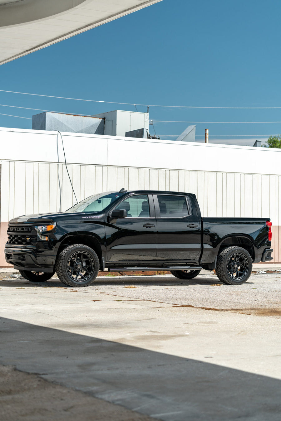 CHEVROLET SILVERADO 4PLAY WHEELS RIMS 4P55 22X10 33X12.5X22 NITTO TIRES
