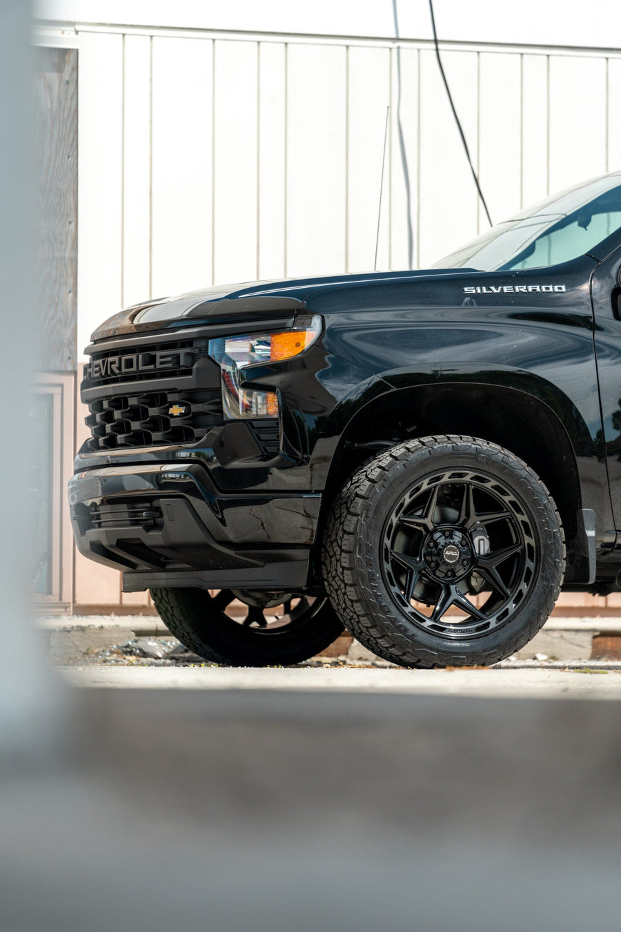CHEVROLET SILVERADO 4PLAY WHEELS RIMS 4P55 22X10 33X12.5X22 NITTO TIRES