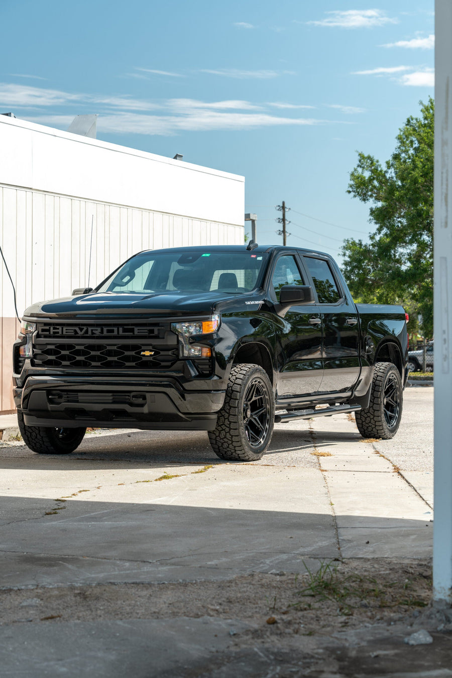 CHEVROLET SILVERADO 4PLAY WHEELS RIMS 4P55 22X10 33X12.5X22 NITTO TIRES