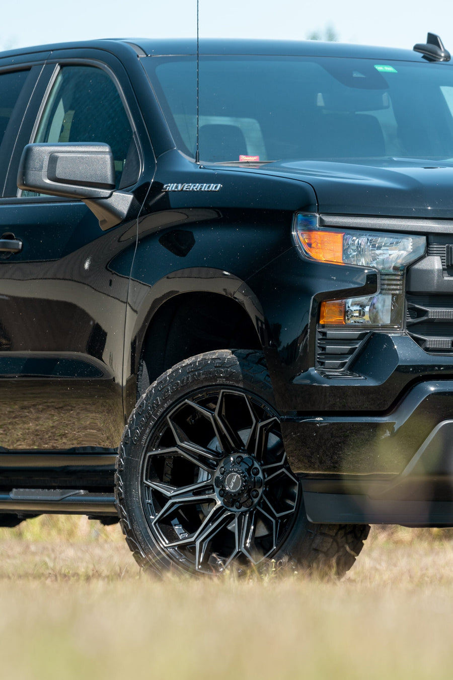 CHEVROLET SILVERADO 4PLAY WHEELS RIMS 4P83 22X10 33X12.5X22 NITTO TIRES