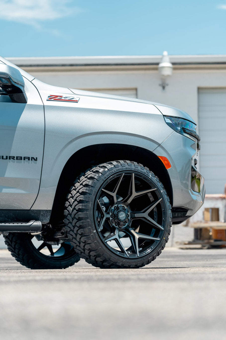 CHEVROLET SUBURBAN 4PLAY WHEELS 4P06 RIMS 24X12 33X12.5X24 RBP TIRES STOCK SUSPENSION