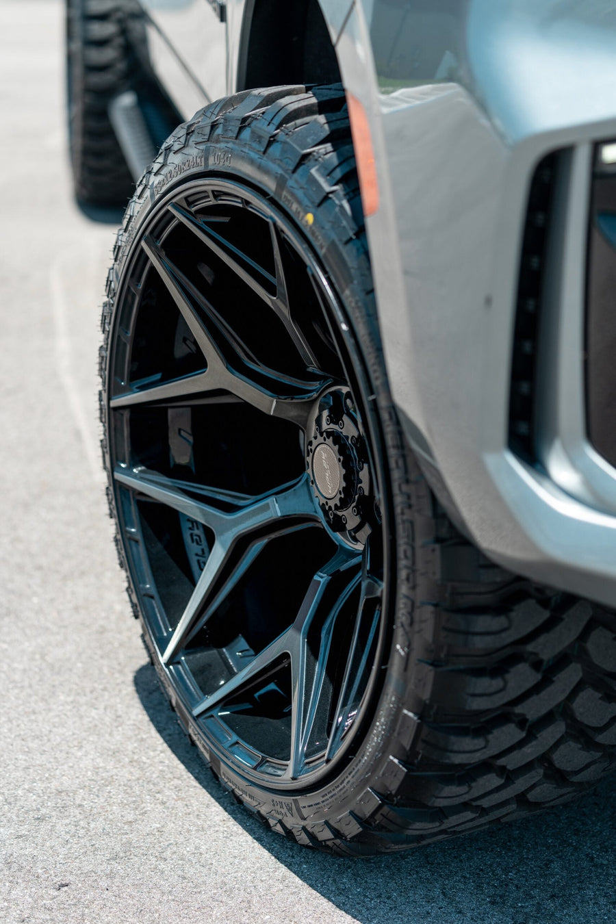 CHEVROLET SUBURBAN 4PLAY WHEELS 4P06 RIMS 24X12 33X12.5X24 RBP TIRES STOCK SUSPENSION