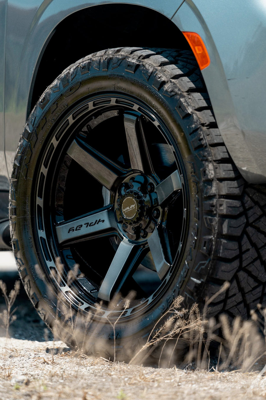 CHEVROLET SUBURBAN 4PLAY WHEELS 4P63 RIMS 22X10 285X50X22 NITTO TIRES STOCK SUSPENSION