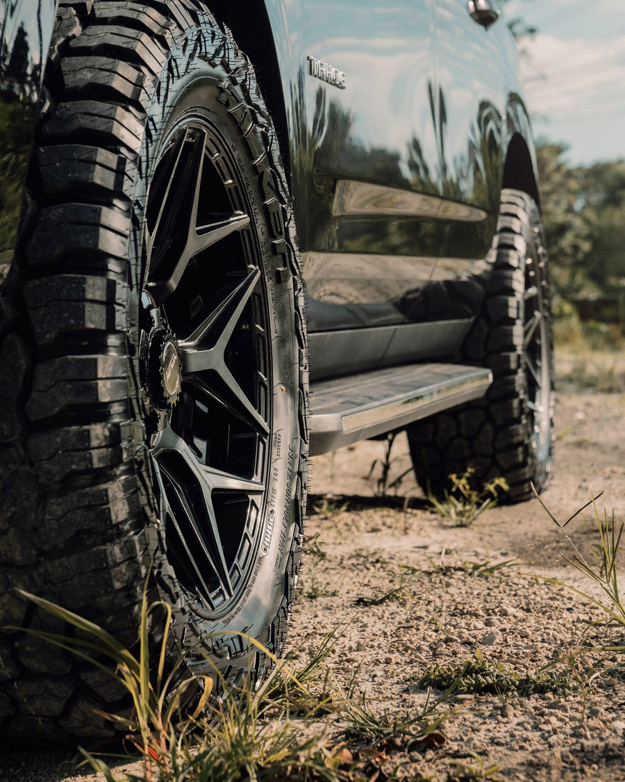 CHEVROLET TAHOE 4PLAY WHEELS 4P06 20X9 0 OFFSET 33X12.5X20 FALKEN TIRES STOCK SUSPENSION