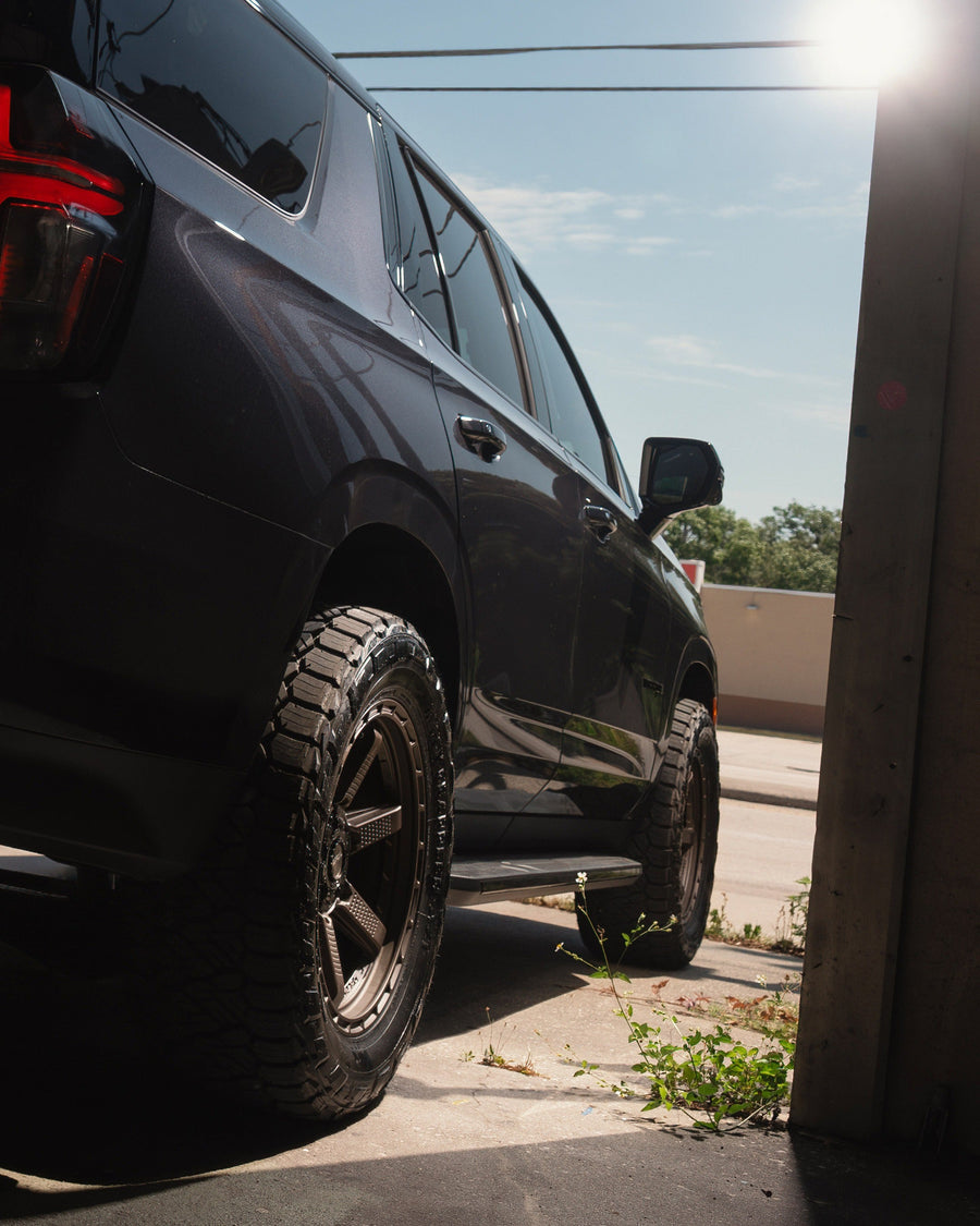 CHEVROLET TAHOE RIMS 4PLAY WHEELS 4PS63 20X9 305X55X20 NITTO TIRES STOCK SUSPENSION