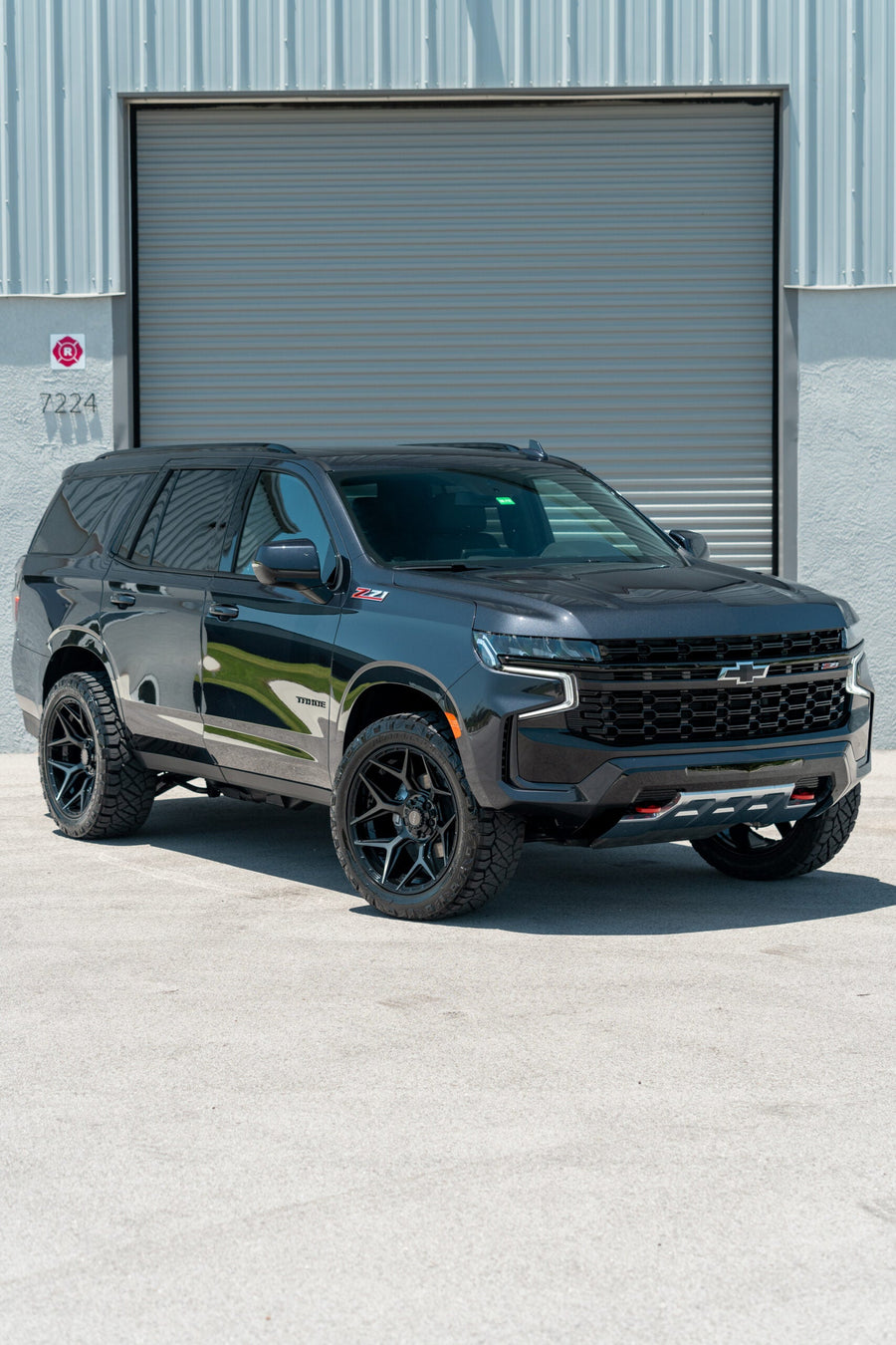 CHEVROLET TAHOE Z71 4PLAY WHEELS 4P06 22X10 285X50X22 NITTO TIRES