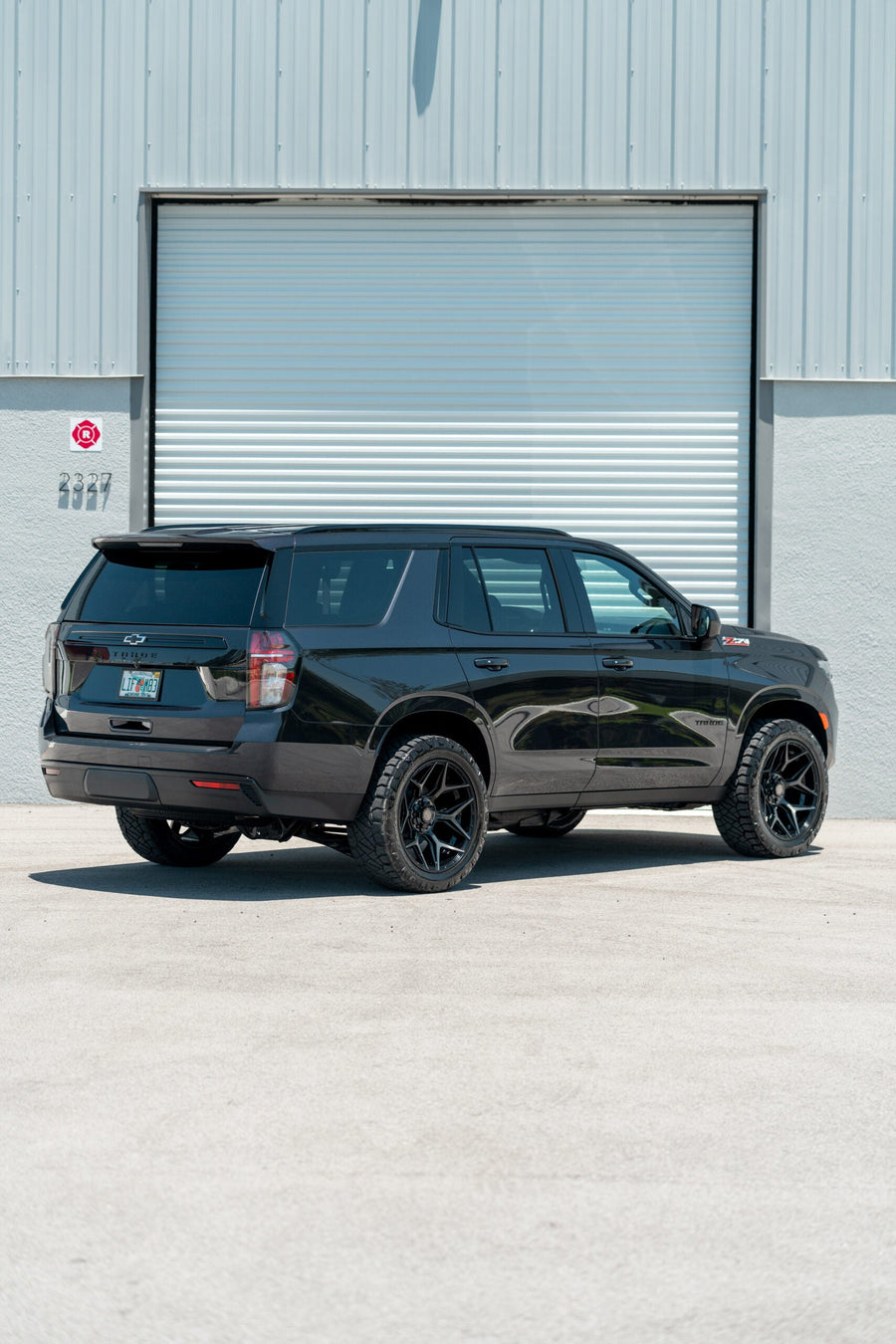 CHEVROLET TAHOE Z71 4PLAY WHEELS 4P06 22X10 285X50X22 NITTO TIRES