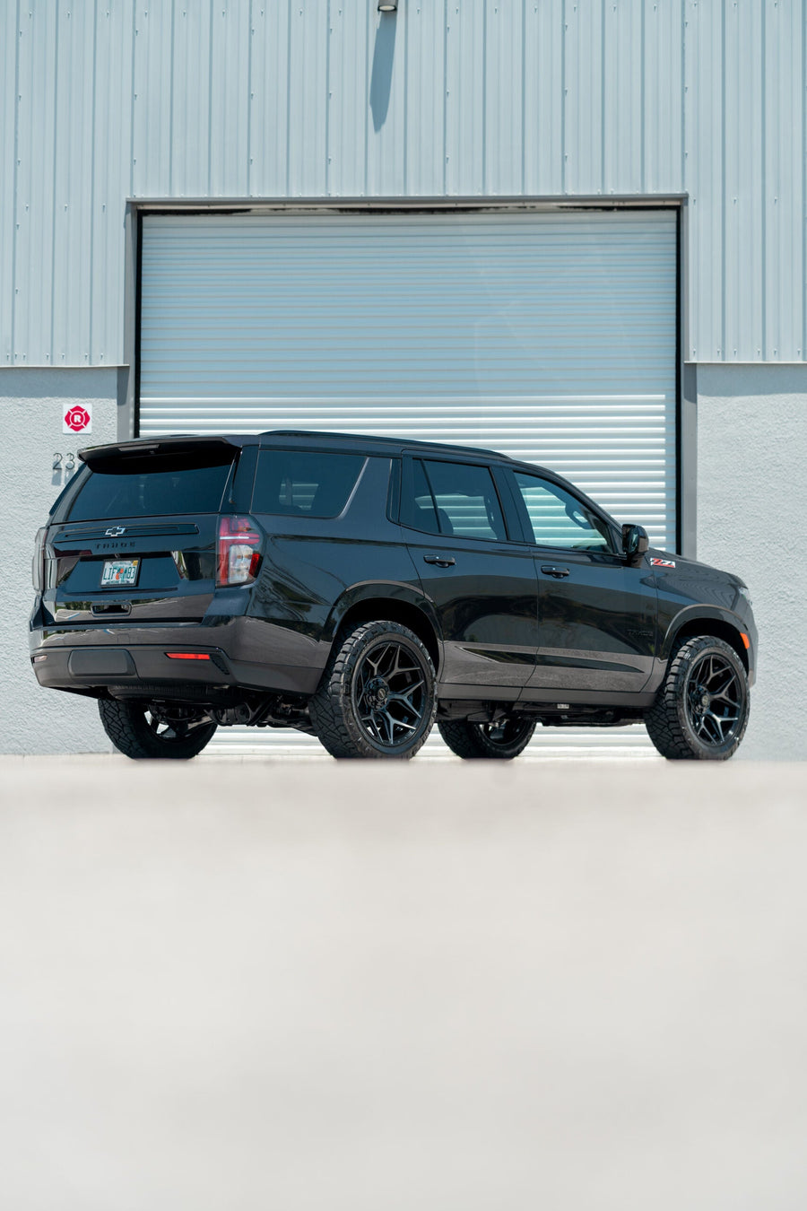 CHEVROLET TAHOE Z71 4PLAY WHEELS 4P06 22X10 285X50X22 NITTO TIRES