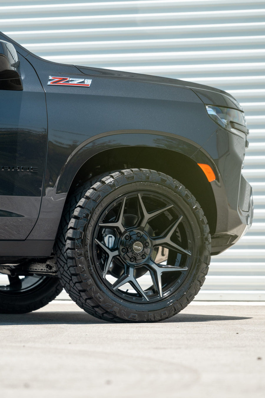 CHEVROLET TAHOE Z71 4PLAY WHEELS 4P06 22X10 285X50X22 NITTO TIRES