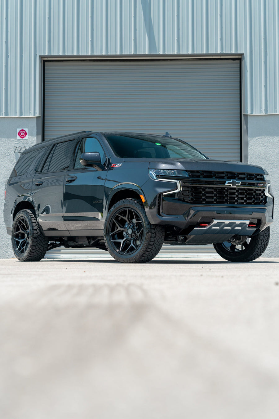 CHEVROLET TAHOE Z71 4PLAY WHEELS 4P06 22X10 285X50X22 NITTO TIRES