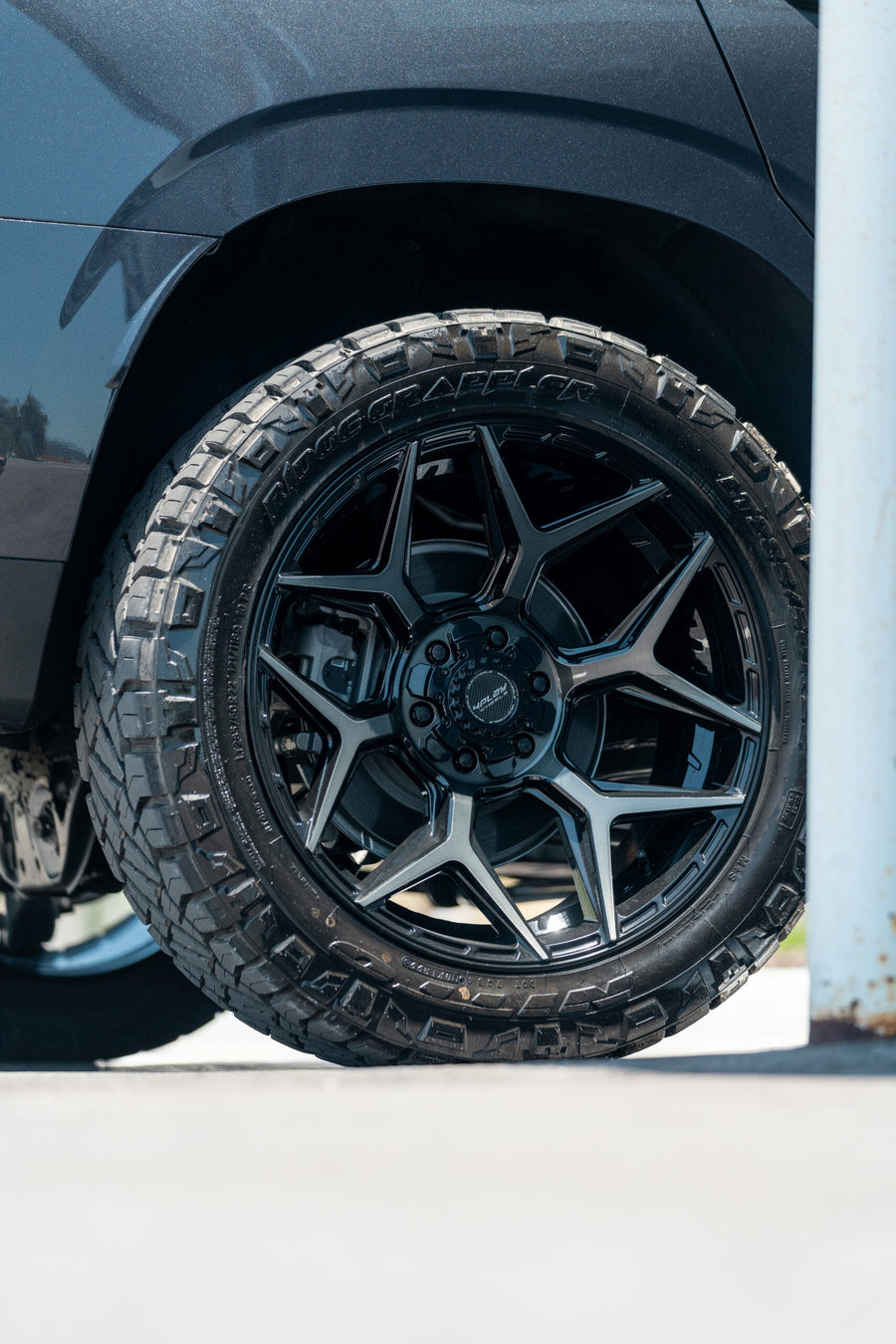 CHEVROLET TAHOE Z71 4PLAY WHEELS 4P06 22X10 285X50X22 NITTO TIRES