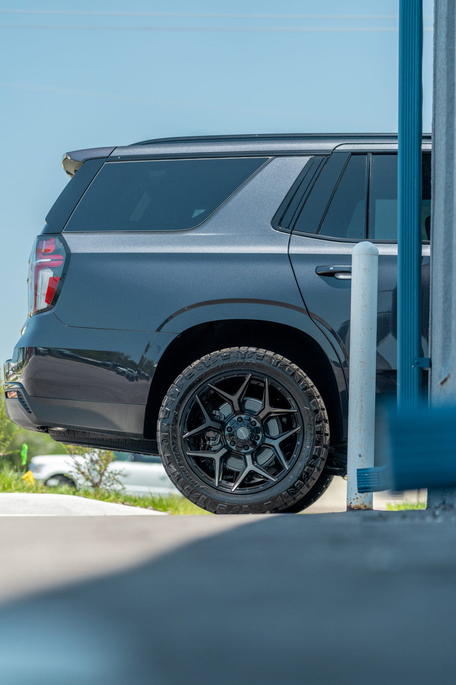 CHEVROLET TAHOE Z71 4PLAY WHEELS 4P06 22X10 285X50X22 NITTO TIRES