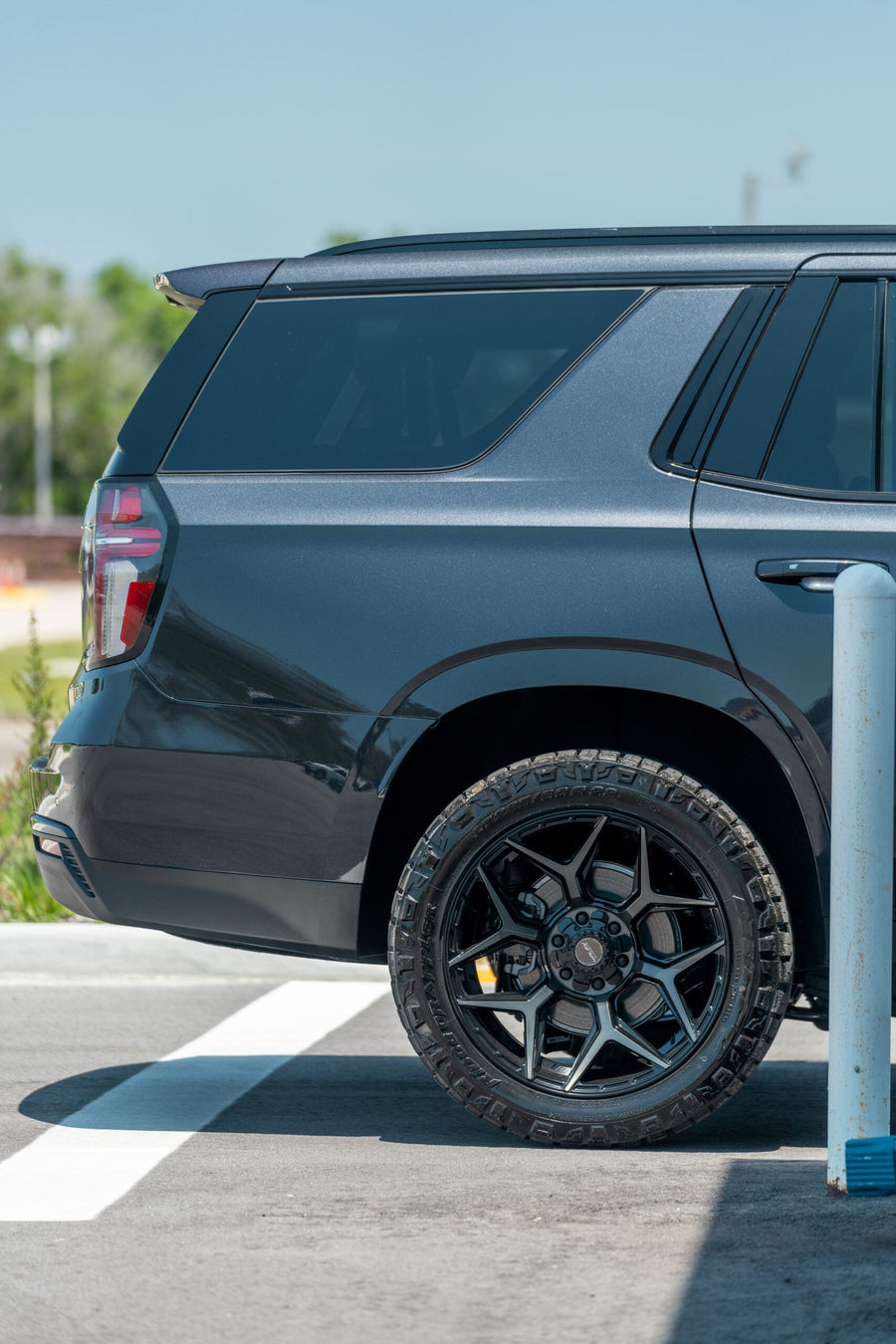 CHEVROLET TAHOE Z71 4PLAY WHEELS 4P06 22X10 285X50X22 NITTO TIRES