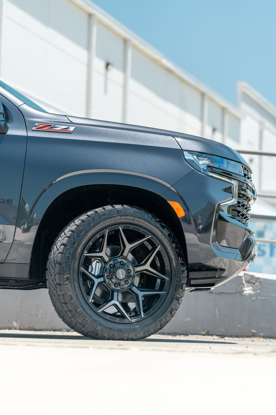 CHEVROLET TAHOE Z71 4PLAY WHEELS 4P06 22X10 285X50X22 NITTO TIRES
