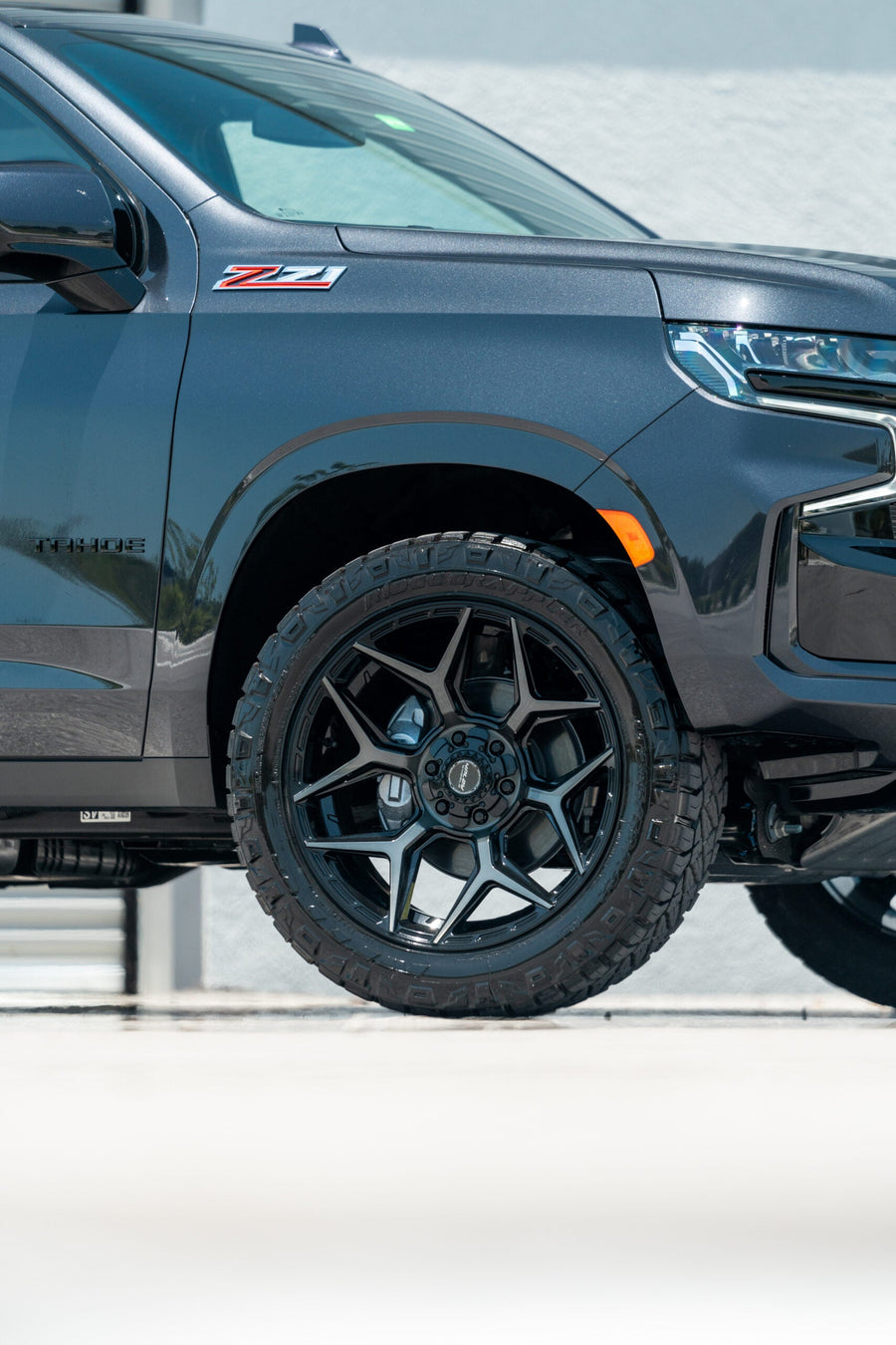 CHEVROLET TAHOE Z71 4PLAY WHEELS 4P06 22X10 285X50X22 NITTO TIRES