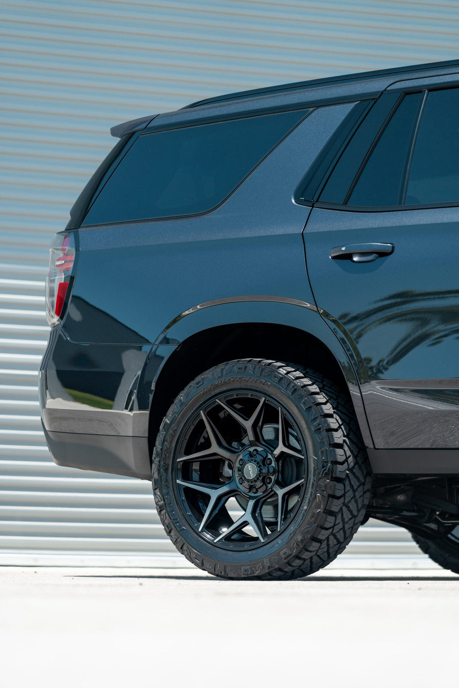 CHEVROLET TAHOE Z71 4PLAY WHEELS 4P06 22X10 285X50X22 NITTO TIRES