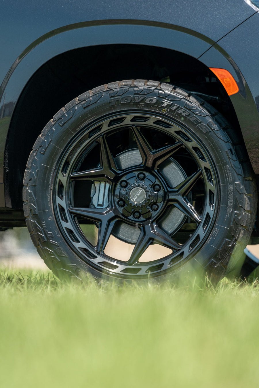 CHEVROLET TAHOE Z71 4PLAY WHEELS 4P55 22X10 33X12.5X22 TOYO TIRES