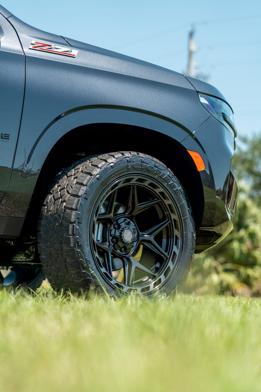 CHEVROLET TAHOE Z71 4PLAY WHEELS 4P55 22X10 33X12.5X22 TOYO TIRES
