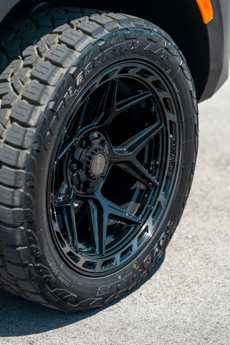 CHEVROLET TAHOE Z71 4PLAY WHEELS 4P55 22X10 33X12.5X22 TOYO TIRES
