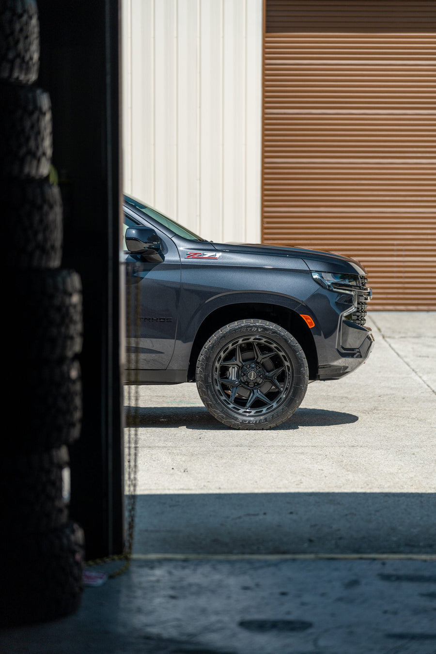 CHEVROLET TAHOE Z71 4PLAY WHEELS 4P55 22X10 33X12.5X22 TOYO TIRES