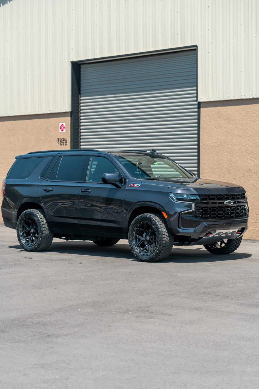 CHEVROLET TAHOE Z71 4PLAY WHEELS 4P55 22X10 33X12.5X22 TOYO TIRES