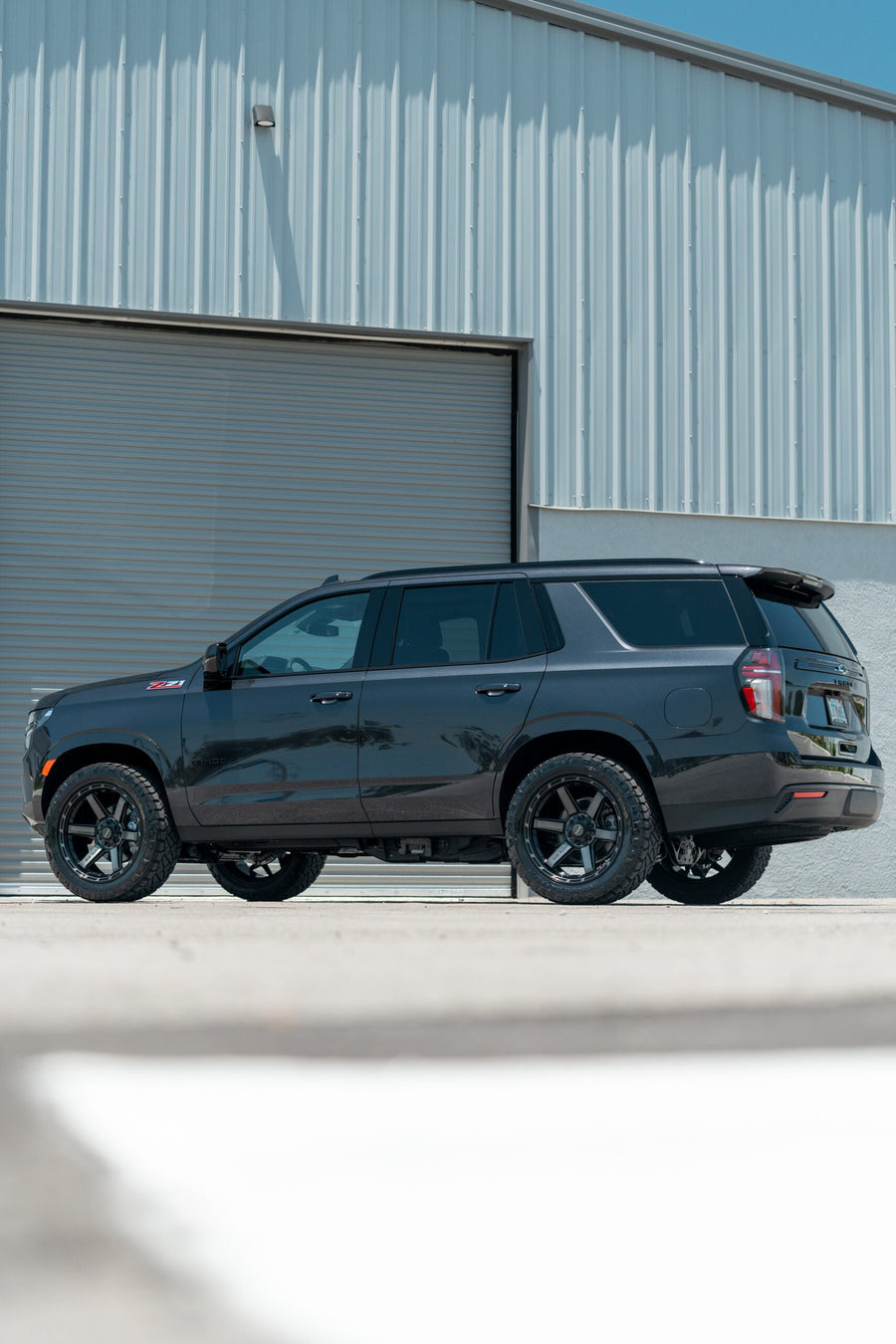 CHEVROLET TAHOE Z71 4PLAY WHEELS 4P63 22X10 285X50X22 NITTO TIRES