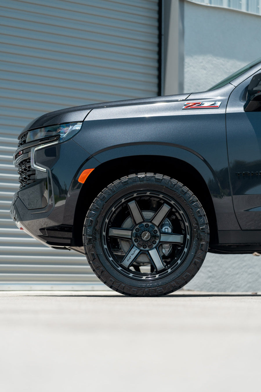 CHEVROLET TAHOE Z71 4PLAY WHEELS 4P63 22X10 285X50X22 NITTO TIRES