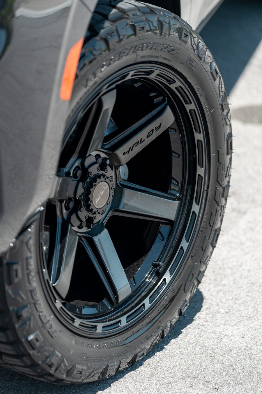 CHEVROLET TAHOE Z71 4PLAY WHEELS 4P63 22X10 285X50X22 NITTO TIRES