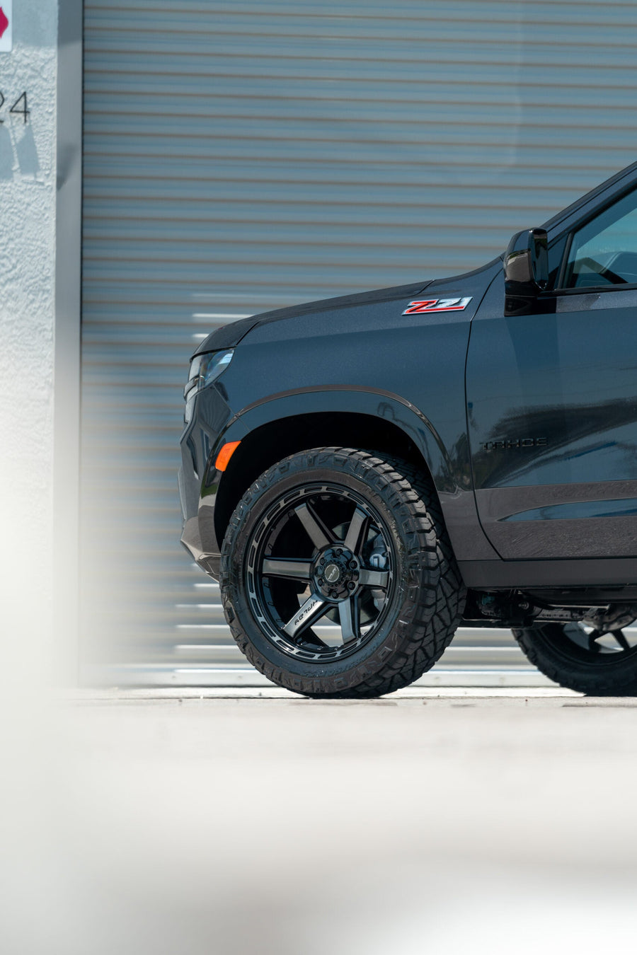 CHEVROLET TAHOE Z71 4PLAY WHEELS 4P63 22X10 285X50X22 NITTO TIRES