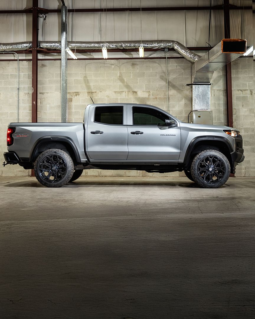 Chevrolet Colorado Trail Boss 4PLAY Wheels 4P83 Gloss Black 22x12 Rims 33x12.5x22 Toyo Open Country Tires Stock Suspension