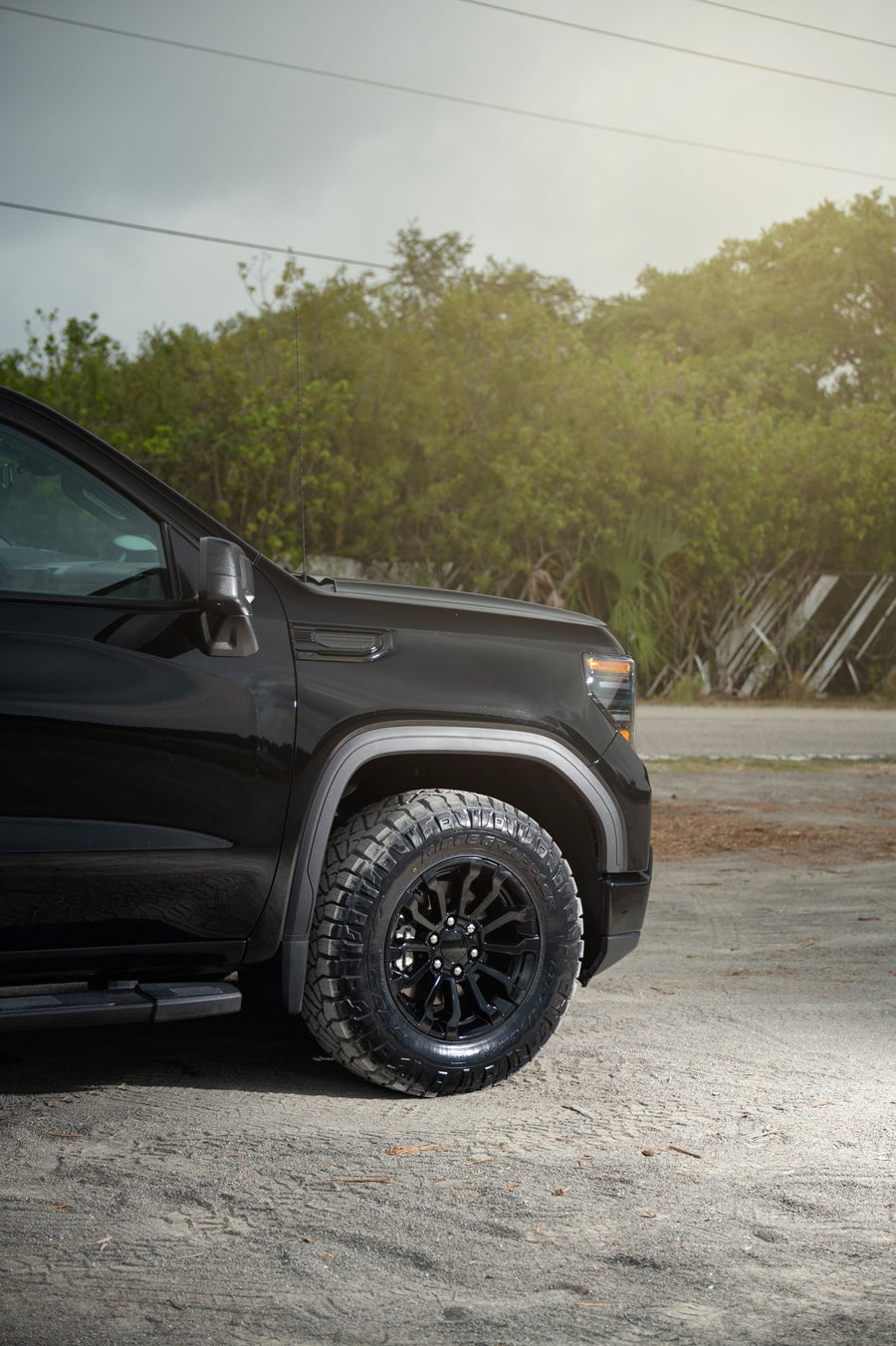 Fits GMC Sierra Rims OE Wheels Black CV35 18x8.5 275-70r-18 Nitto Ridge Grappler