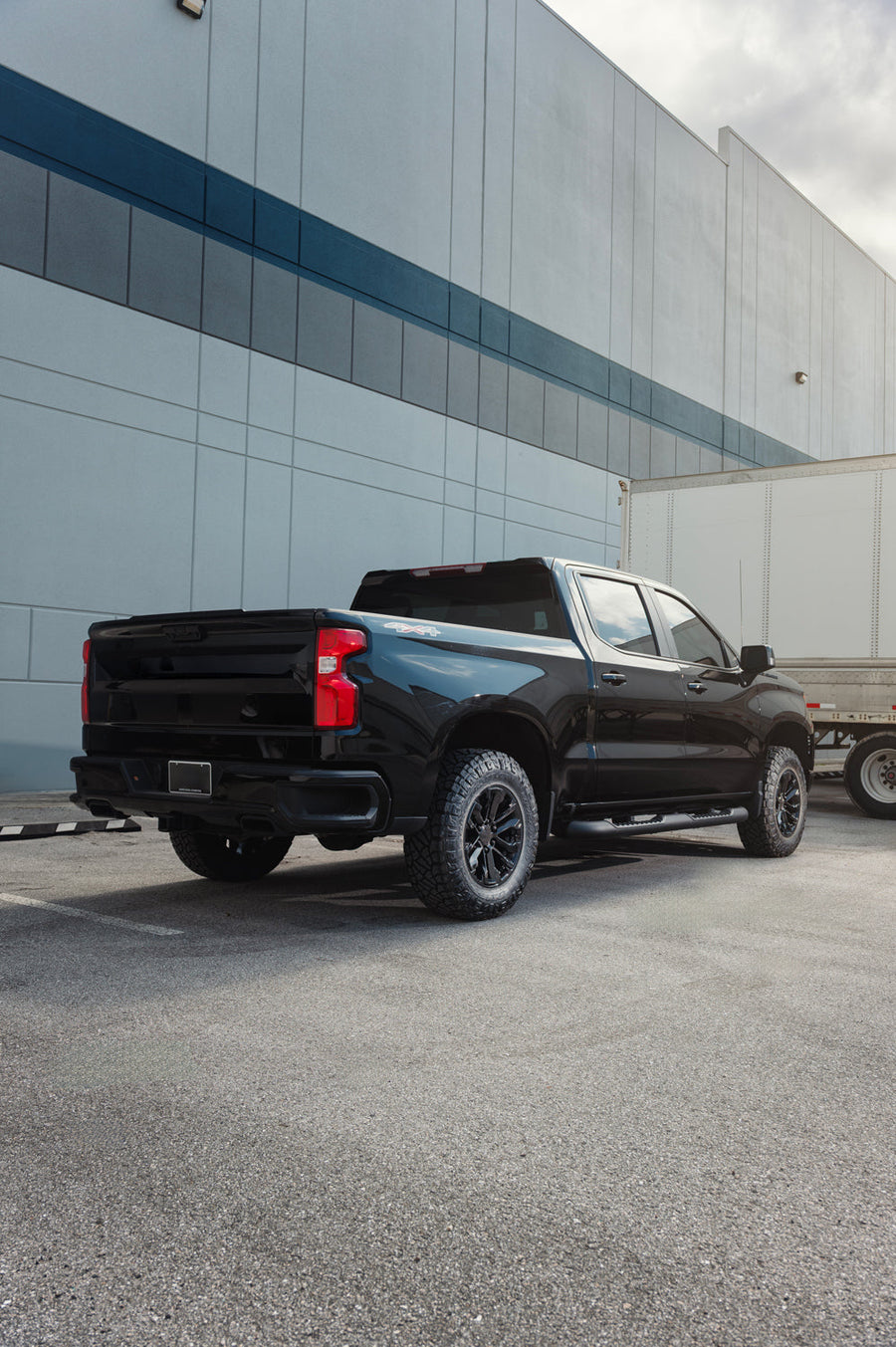 Fits Chevrolet Silverado Rims OE Wheels Gloss Black CV69 18x8.5 275-70-18 Nitto Ridge Grapplers