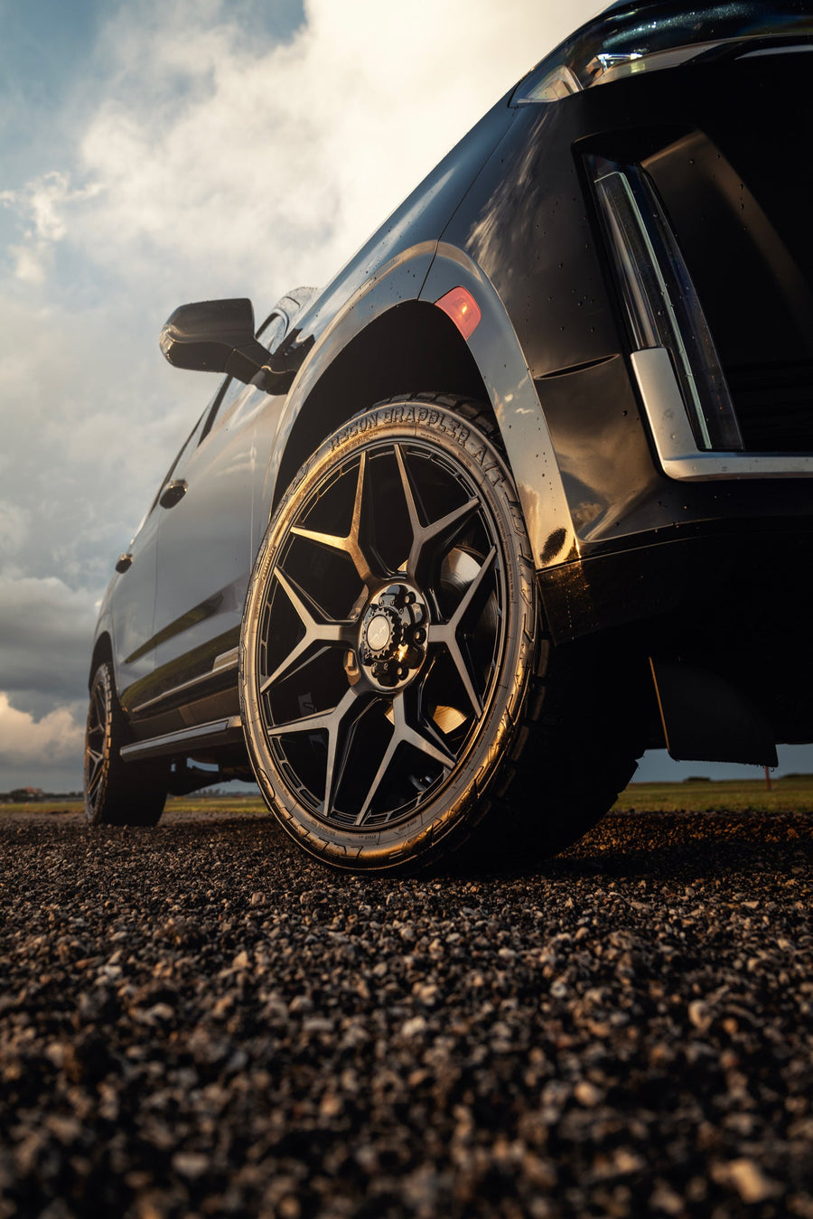 Cadillac Escalade 4PLAY Wheels 4P06 Brushed Black 24x10 305-35-24 Nitto Ridge Grappler