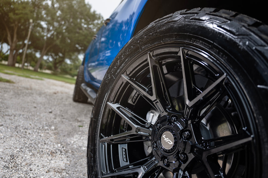 Chevy Silverado Z71 Trail Boss 4PLAY Wheels 4P40 22x10 33x12.5x22 Nitto Recon Grappler